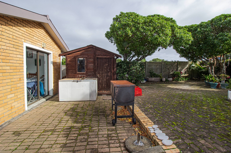 4 Bedroom Property for Sale in Franskraal Western Cape